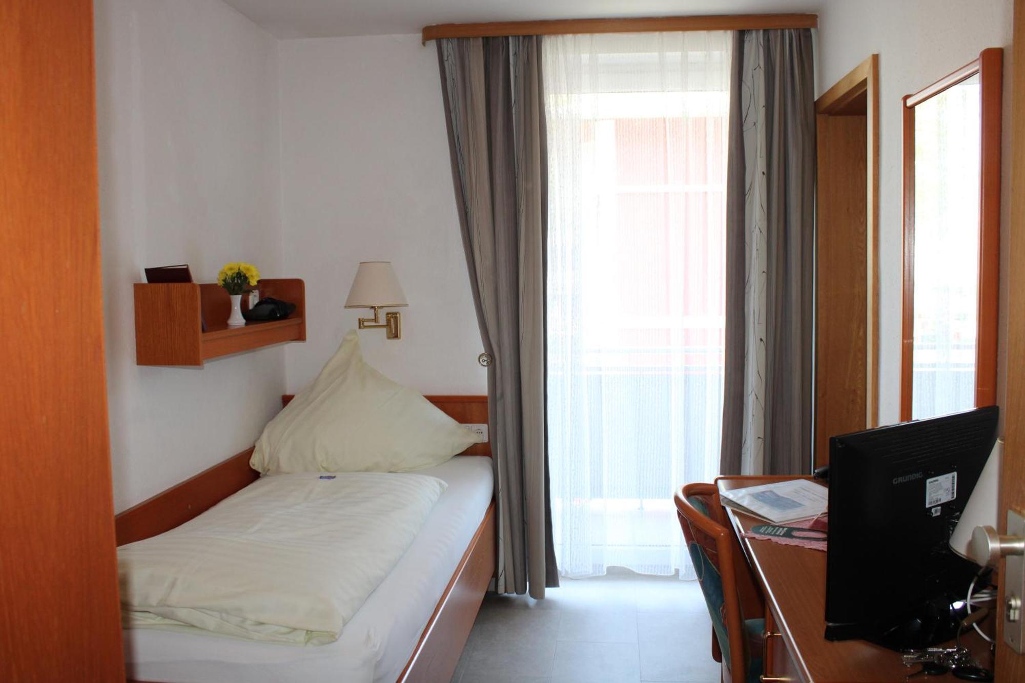 Hotel Haus Hildegard Bad Füssing Esterno foto